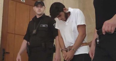 Убиецът на двамата полицаи в Бургас искал да изкара пари за семейството си